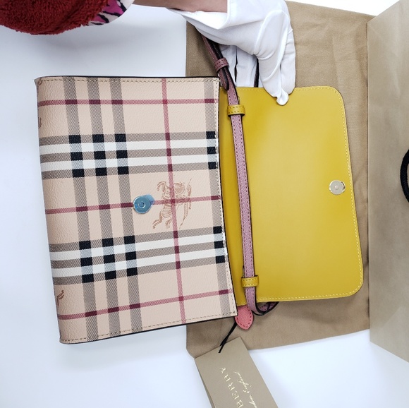 100% Auth Burberry Soft Grain Haymarket Crossbody - Picture 4 of 8